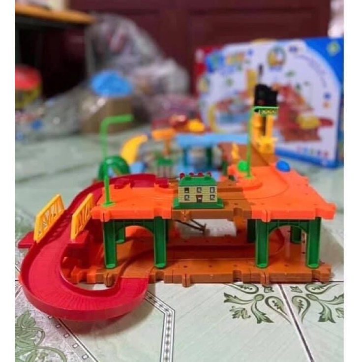 Bộ ray xe lửa siêu to