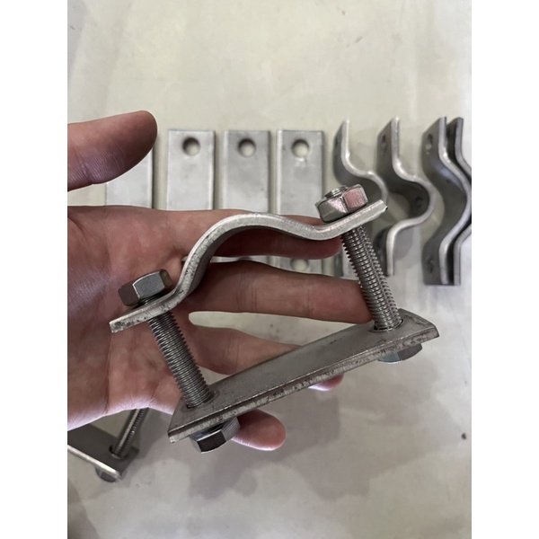 Cổ dê thẻ bắt dàn lap máy đuôi tôm ống 42 cổ dê inox 304