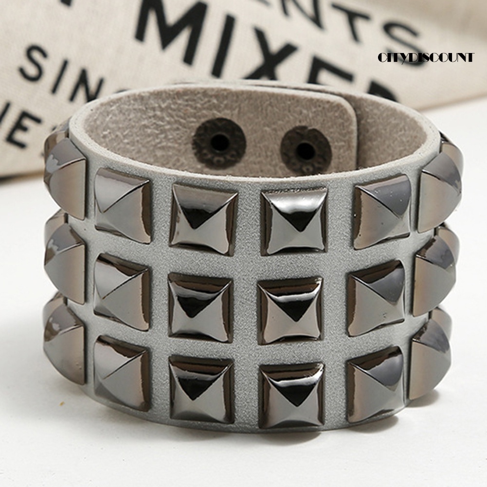 Vòng Tay Giả Da Bản To Đính Đinh Tán Vuông Cá Tính Cho Nam Nữ