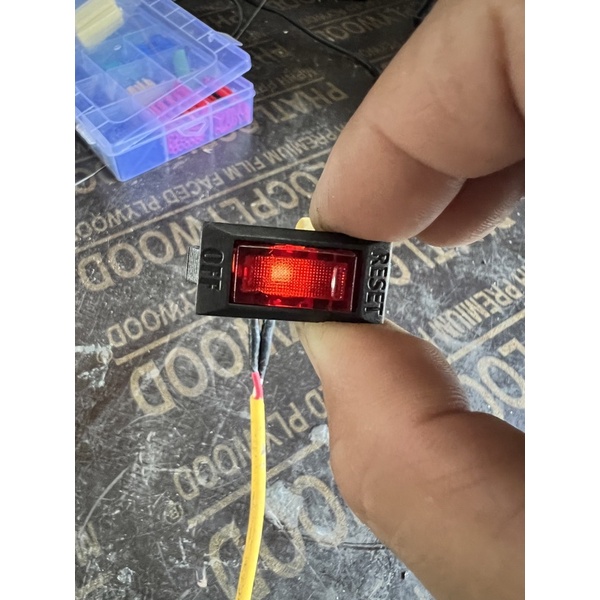 Công tắc 250v 7a có đèn báo