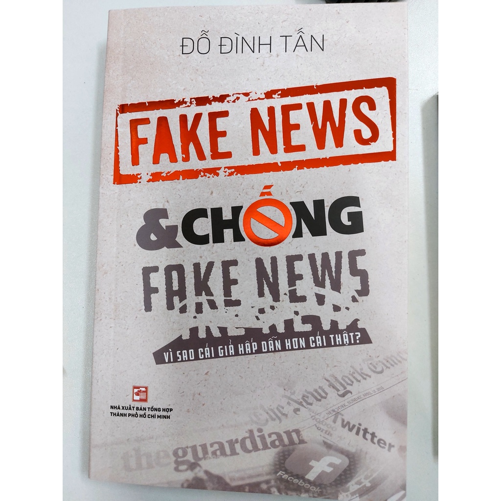 Sách Fake news & chống fake news - Vì sao cái giả hấp dẫn hơn cái thật