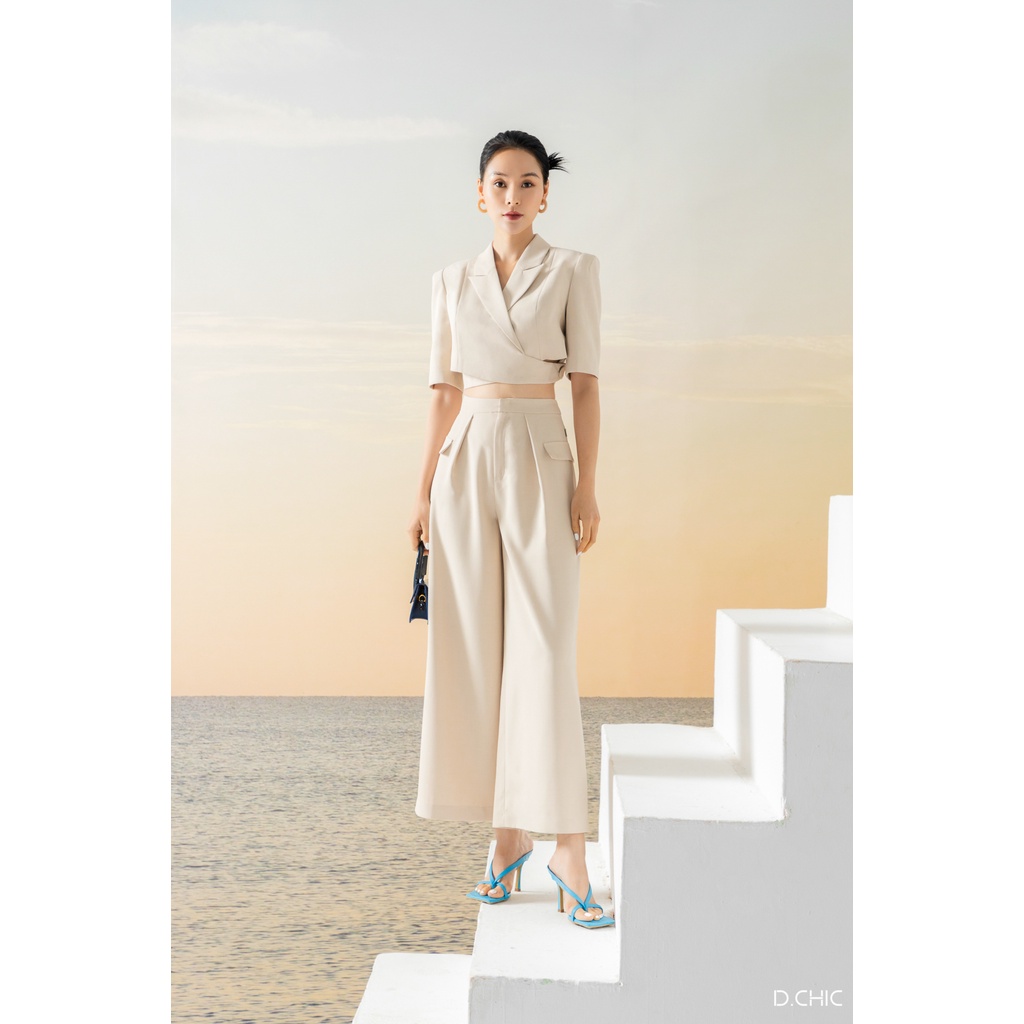 Áo croptop cổ vest tay cộc dài D.CHIC MS: 161531
