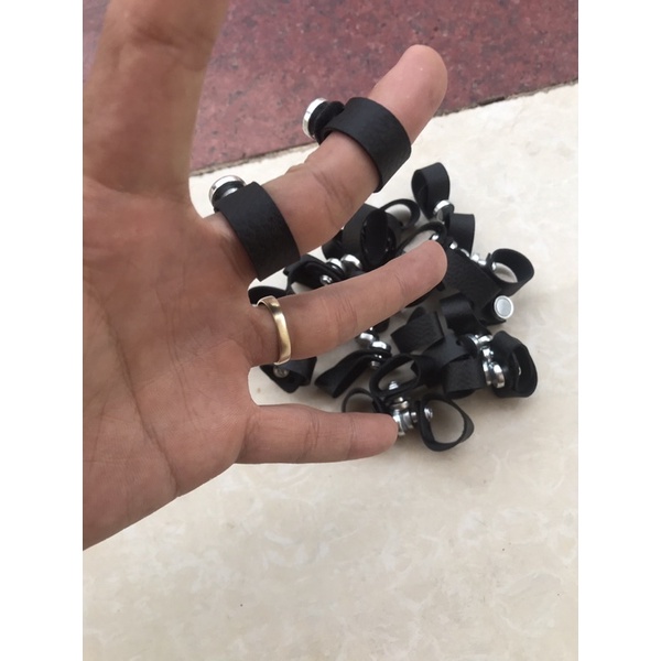 Nhẫn nam châm hút bi siêu dính