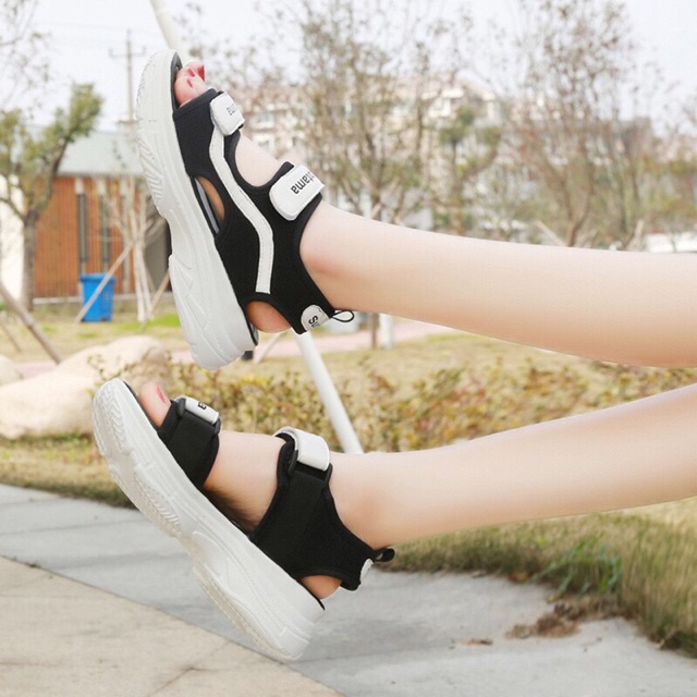 Giày sandal đế xuồng tăng chiều cao cho bạn gái