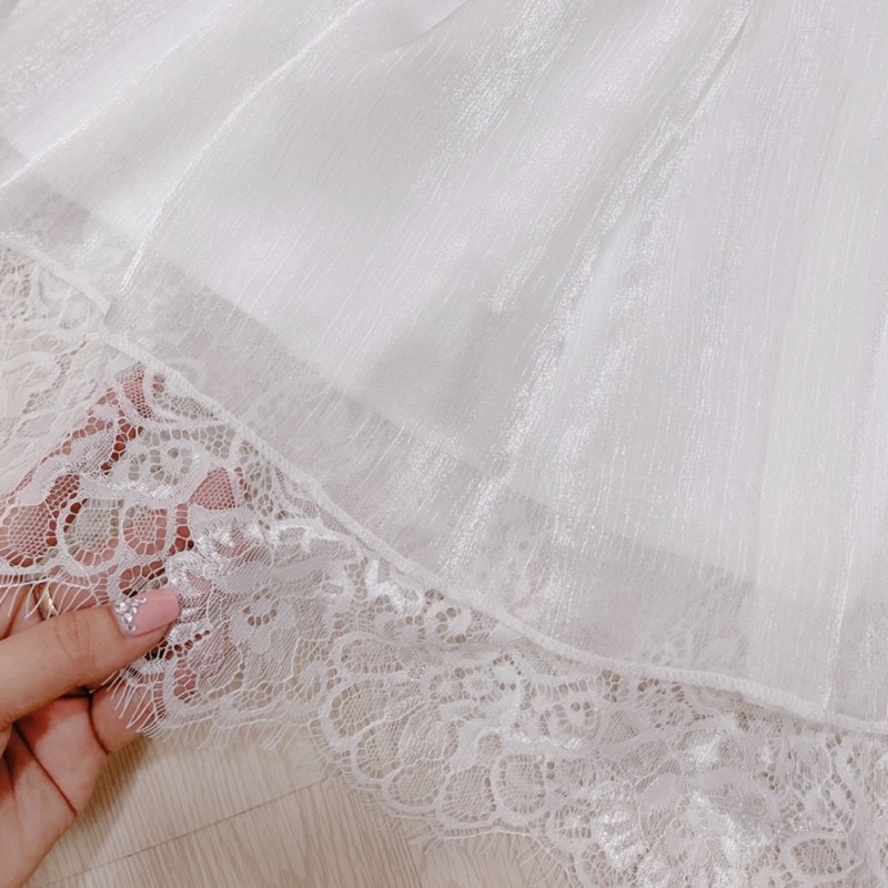 Áo trễ vai tay phồng phối ren chất gân tơ óng ánh sanh chảnh