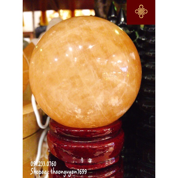 Quả cầu phong thuỷ màu vàng cát .