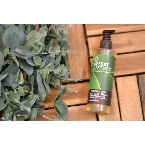 Sữa rửa mặt giảm mụn Desert Essence Thoroughly Face Wash, original