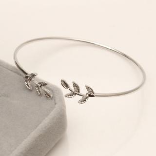  Vòng tay nữ hở hình chiếc lá
