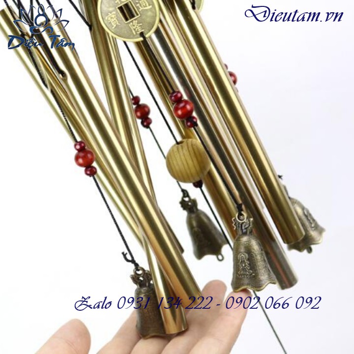 Chuông gió phong thủy may mắn hình quạt