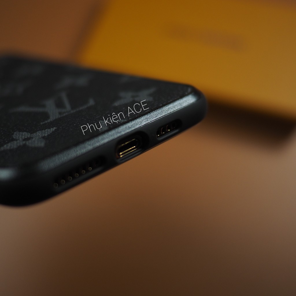 Ốp LV kèm hộp iPhone 12 Mini, da canvas, có lót nỉ và khắc chữ bên trong