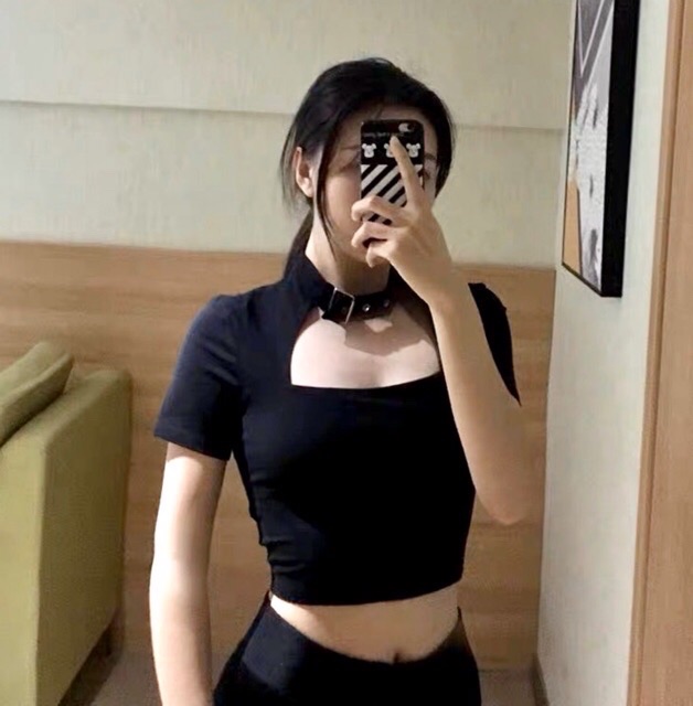 Áo croptop đen choker sexy