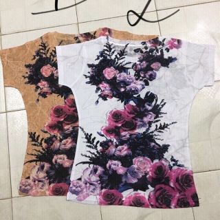 Áo thun giấy họa tiết sinh động.