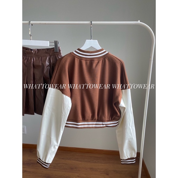 [Mã FAMARAL1 giảm 10K đơn 50K] Áo khoác varsity jacket màu nâu logo B dáng ngắn có túi
