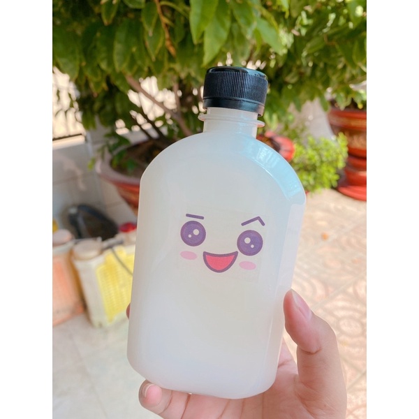 1 chai dẹp bầu , có kèm nắp f28 đen  có nắp nhôm
