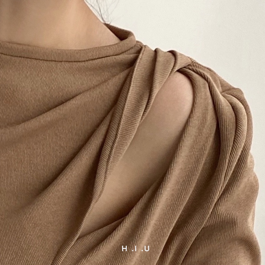 Áo len Cut out  beige H.I.U ROOM, chất len gân dày dặn. HIU desgin 2021 | BigBuy360 - bigbuy360.vn