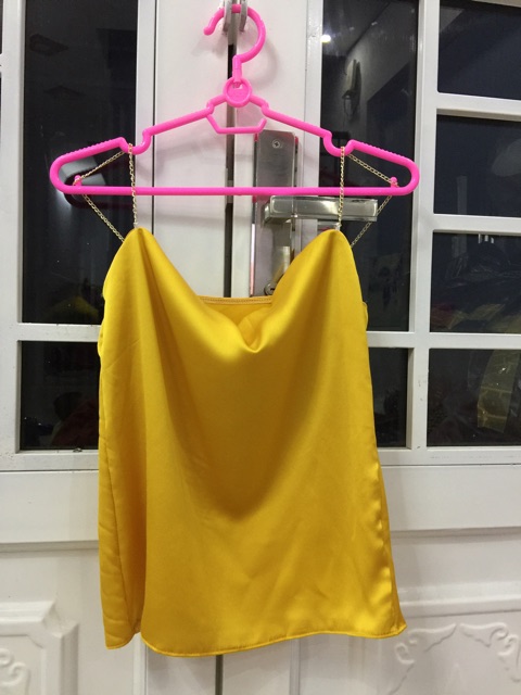 Áo hai dây lụa trễ ngực phong cách thời trang | BigBuy360 - bigbuy360.vn