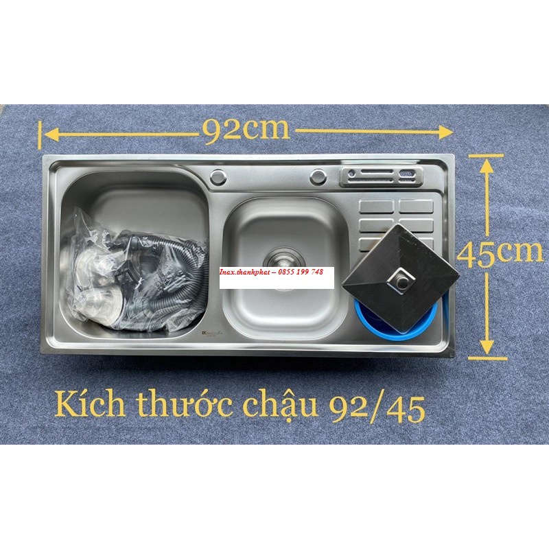 Chậu rửa chén Inox 2 hộc một hố rác, có cài dao và 1 bàn