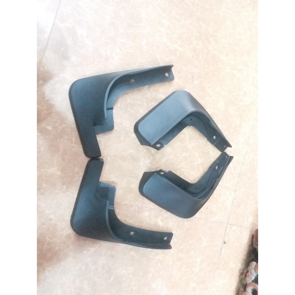 Bộ 4 Chắn Bùn Nhựa Dẻo Xe Toyota Wigo đời 2018 2019 2020 2021 kèm ốc vít lắp đặt dễ dàng
