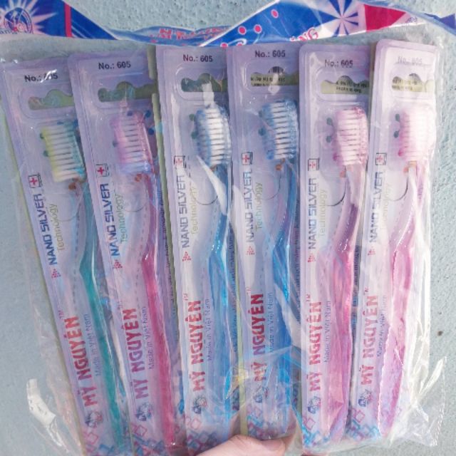 Lố 12 bàn chải đánh răng Mỹ Nguyên cán trong