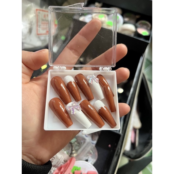 Nail box thiết kế màu nâu kèm keo và dũa( nơ ngẫu nhiên)