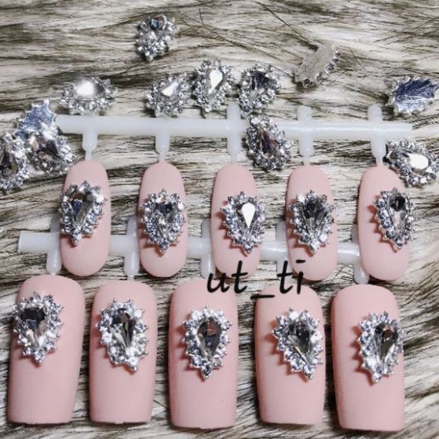 Đá khối giọt nước lớn nail mã 81
