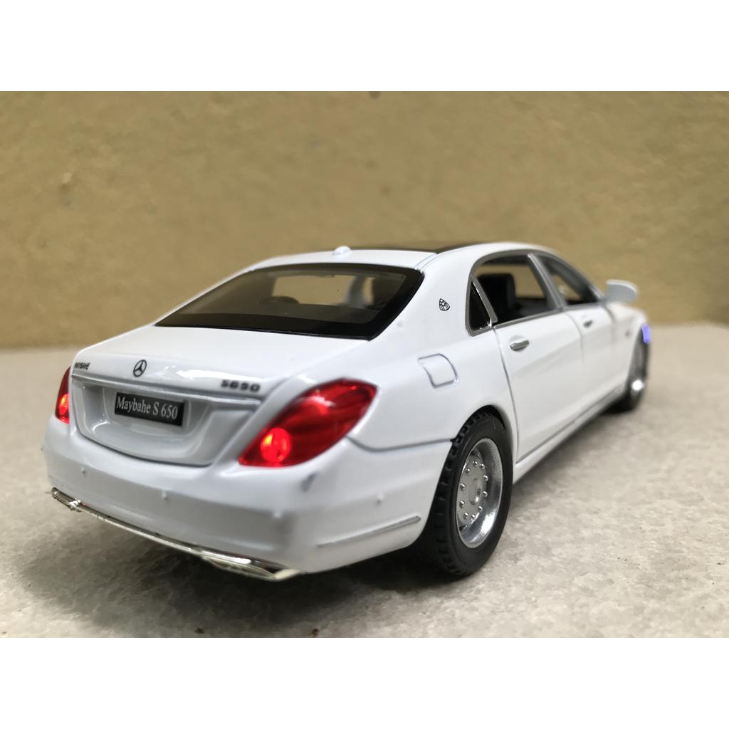 Mô hình xe ô tô Mercedes-MayBach S650 2022 1:32