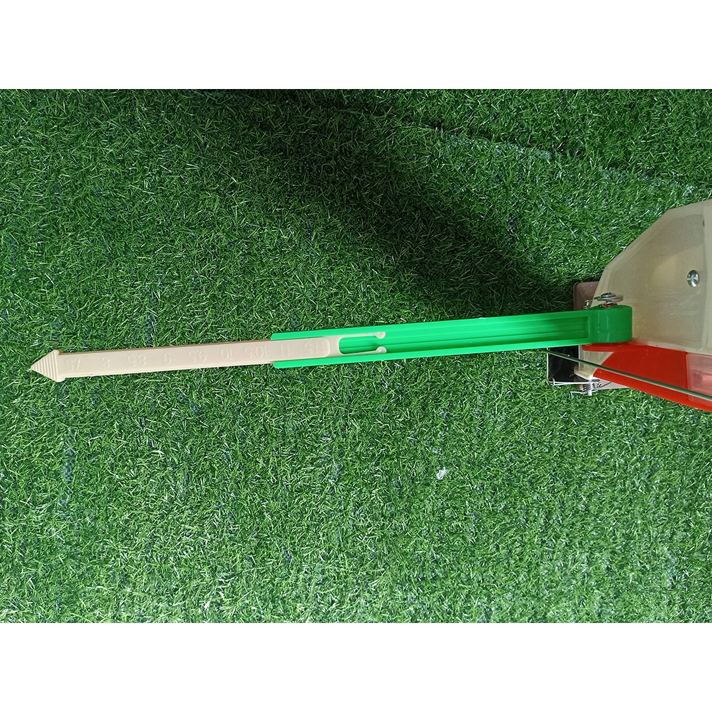 Dụng cụ đào và tra hạt tăng năng suất lao động