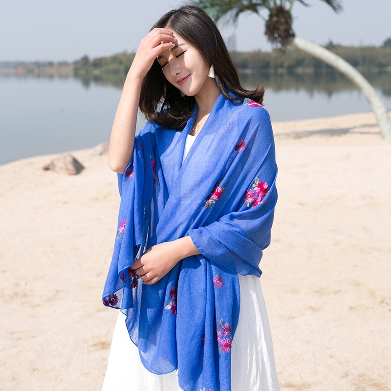 Khăn choàng cotton lanh thêu hoa