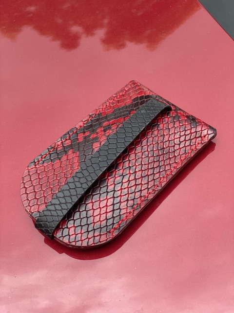 Móc khoá da dập vân trăng