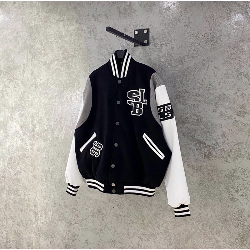 Siêu phẩm áo khoác gió in chữ ngực