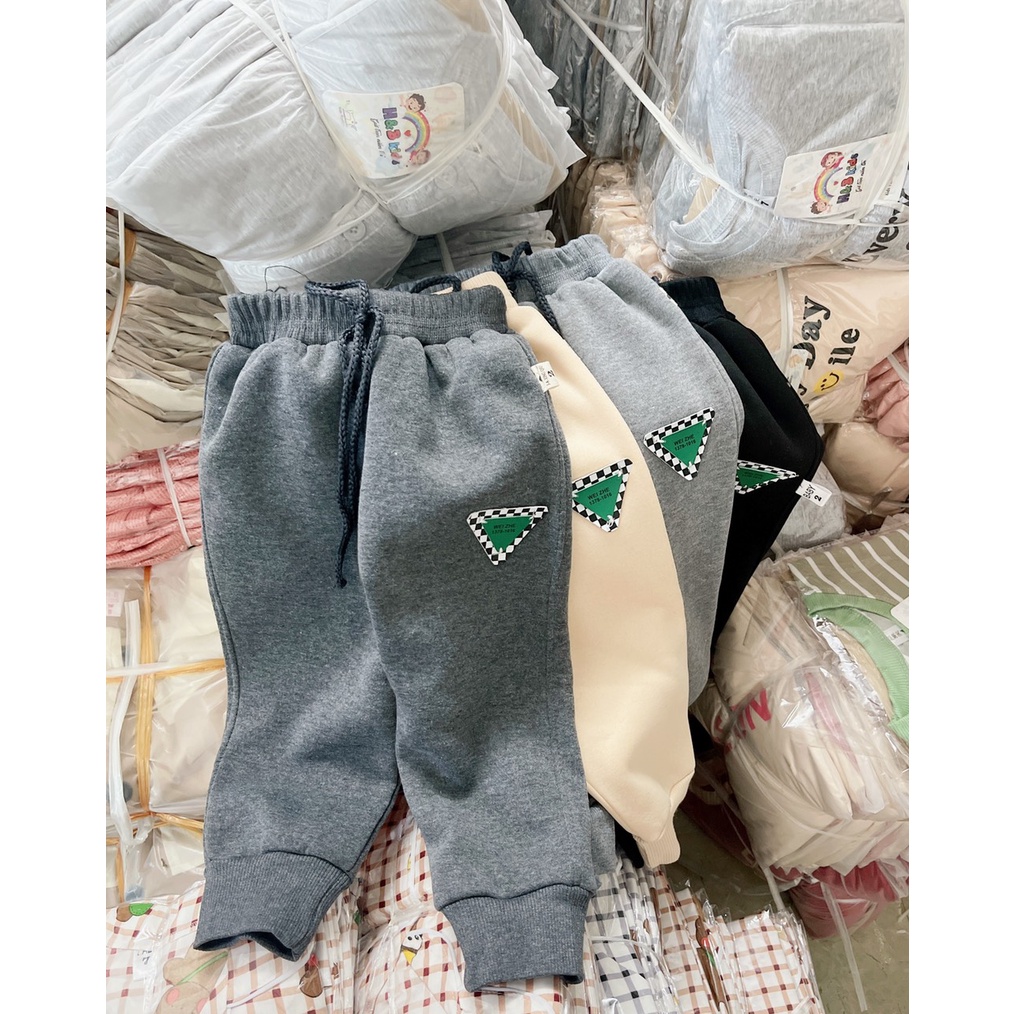Quần nỉ bo chun tag tam giác cho bé
