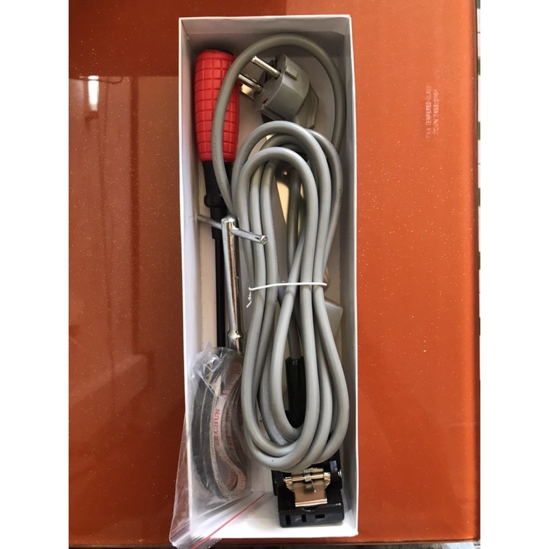 bộ dụng cụ 6 món mở khoá dao , dây điện , tua vít , bình dầu ,10 sợi dây maig và cây vệ sinh dao