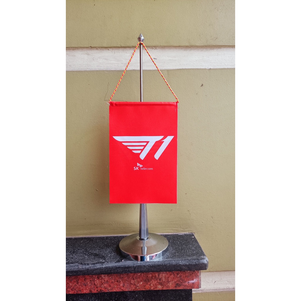 CỜ ĐỂ BÀN DECOR CÁC TEAM LOL T1, DK, IG, FPX, TES, ... ĐẾ INOX CAO CẤP