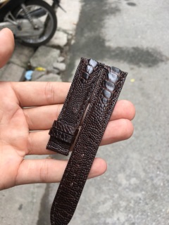 Dây đồng hồ vẩy chân da đà điểu.
