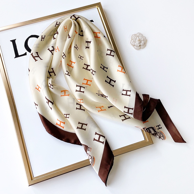 Khăn Choàng Lụa Nhân Tạo Dáng Vuông 70CM (27.55inch) In Họa Tiết Thanh Lịch WJ1026-202