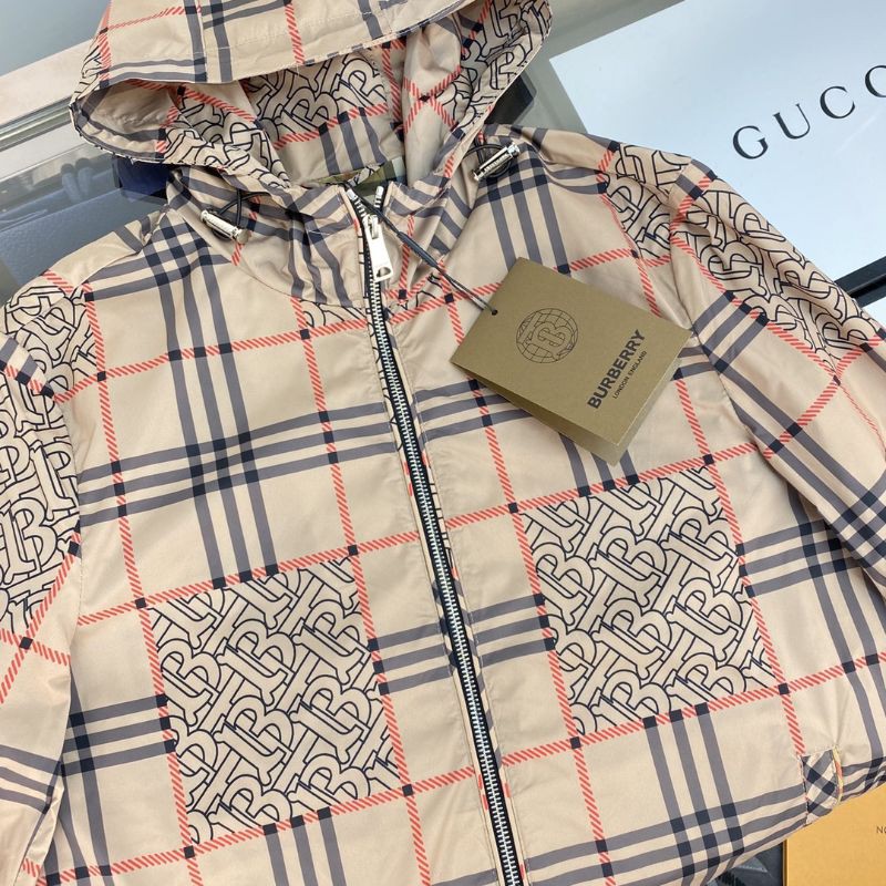 áo khoác thun nhẹ dài tay có mũ cho nam họa tiết kẻ caro Burberry BBR