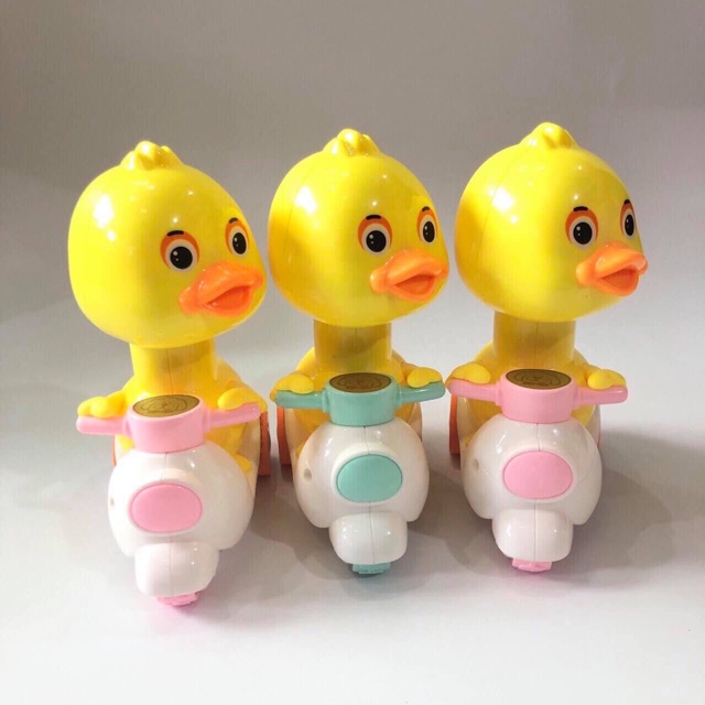 Vịt chạy xe vespa siêu cưng