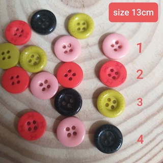 Nút nhựa 4 lỗ , size 1.3cm