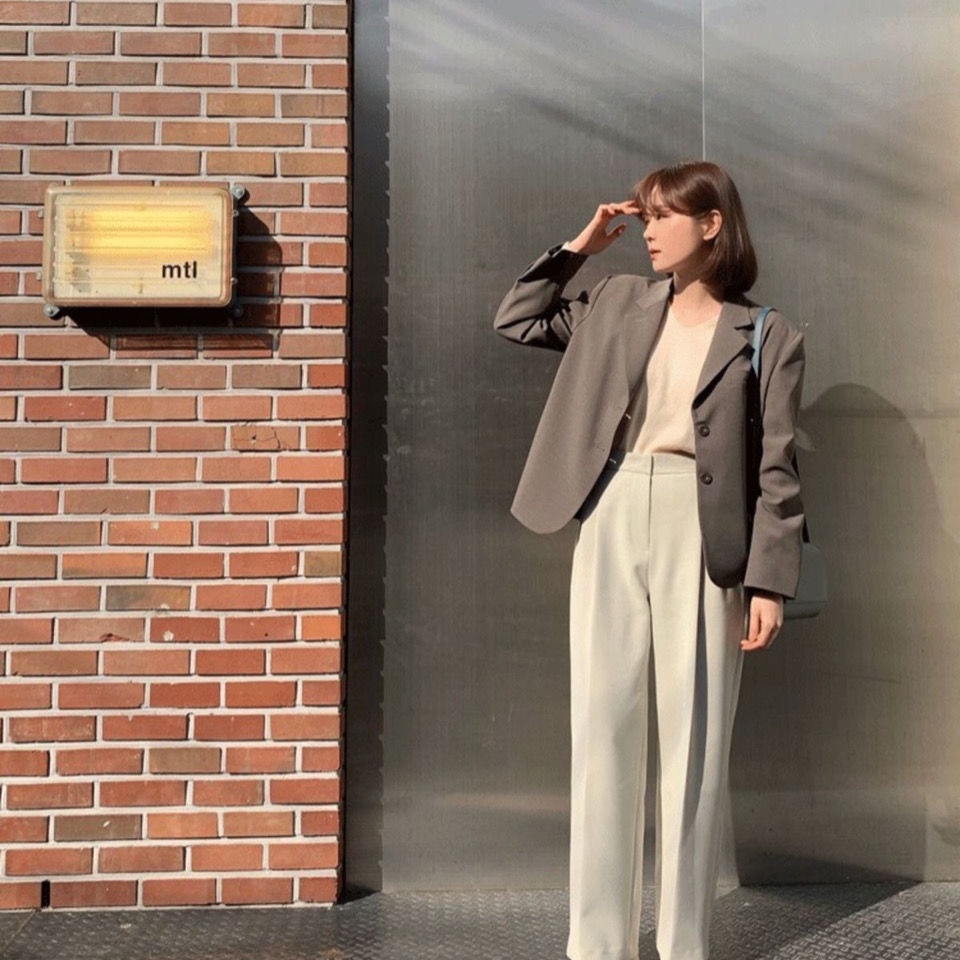 Áo khoác vest ngắn màu sáng phong cách thu đông mới cho nữ