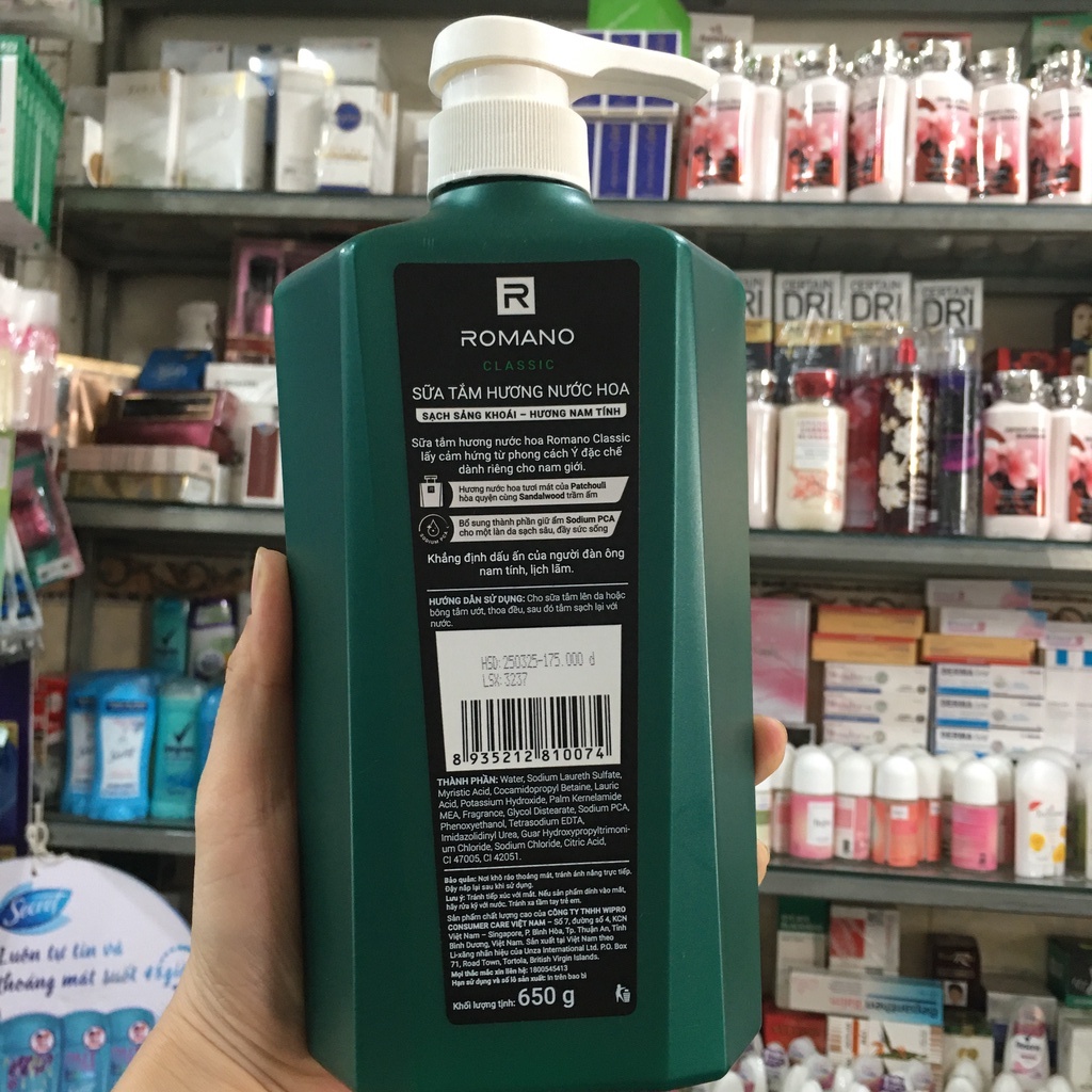 Sữa tắm nước hoa Romano Classic sạch sảng khoái 650g