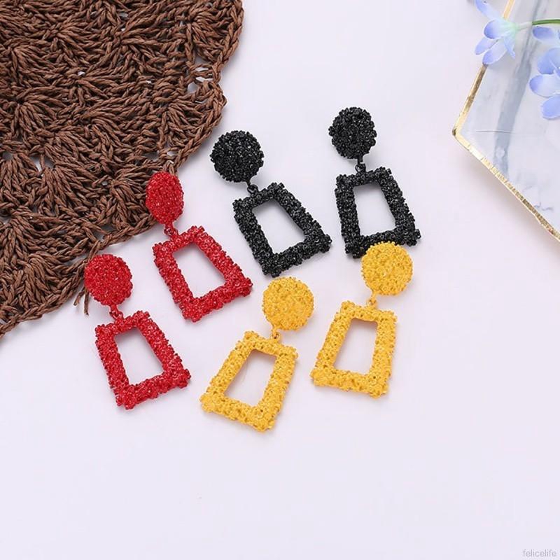 Bông tai hình thang kiểu đinh tán cho nữ