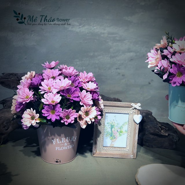 Bình Hoa Cúc Giả Kèm Hộp Sắt Vintage Trang Trí Nhà, Lọ Hoa Decor Shop, Quán Cafe, Trang Trí Phòng Khách Mê Thảo Flower