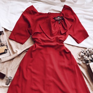 ĐẦM ĐỎ NƠ CỔ GẮN TAG