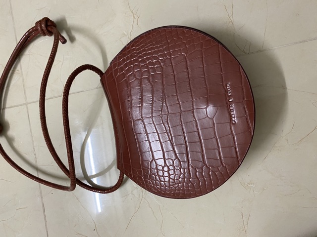 Pass túi Charles & Keith