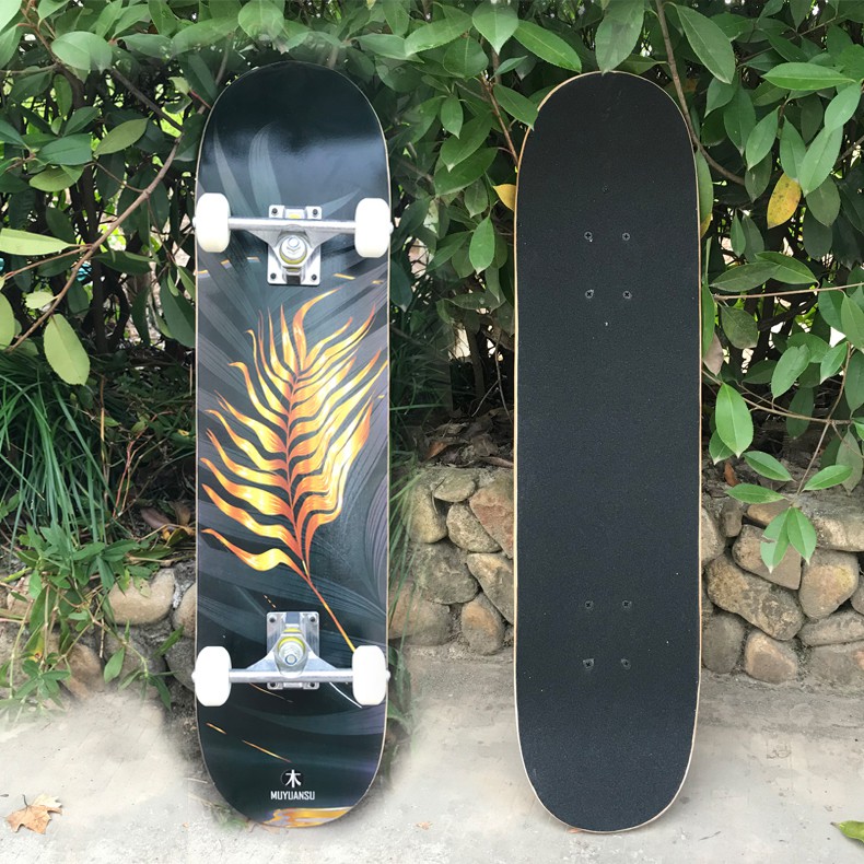 Ván Trượt Skateboard Có Đèn Led Chất Liệu Gỗ Phong Ép Cao Cấp Nhiều Lớp - Mặt Nhám