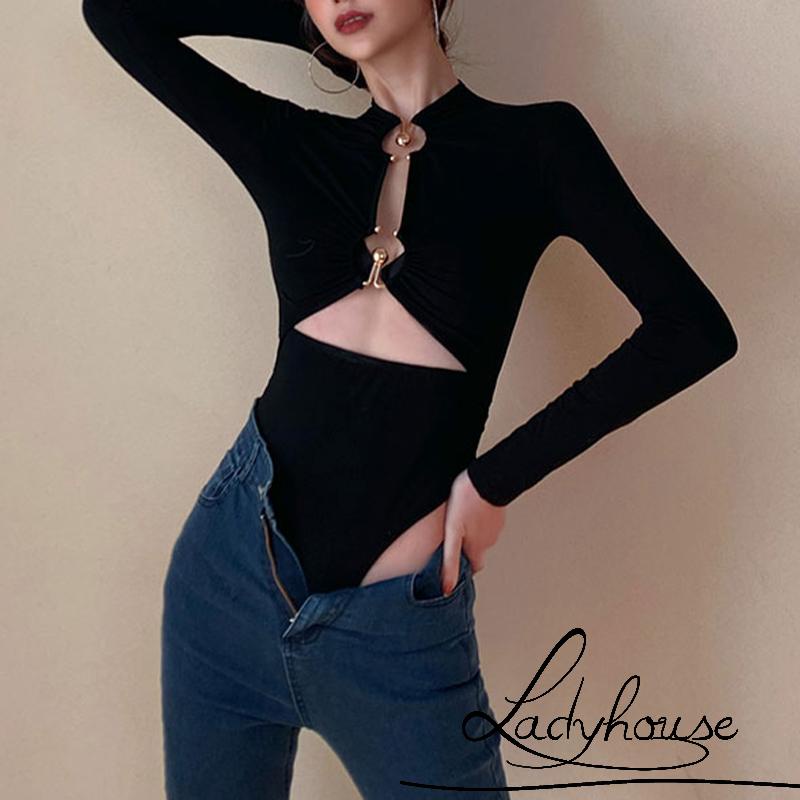 Bộ Áo Liền Quần Tay Dài Khoét Lỗ Màu Đen Kèm Vòng Kim Loại Thời Trang Xuân Thu Cho Nữ