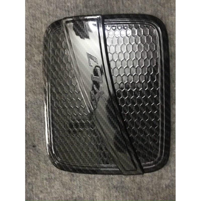 Ốp nắp xăng xl7 cacbon
