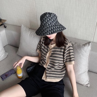 Áo len sợi đen đan cài cúc - khoác nhẹ ngày thu