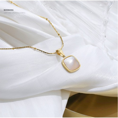 Dây Chuyền Mặt Vuông Đính Xà Cừ Titan Ko Đen TT 3516