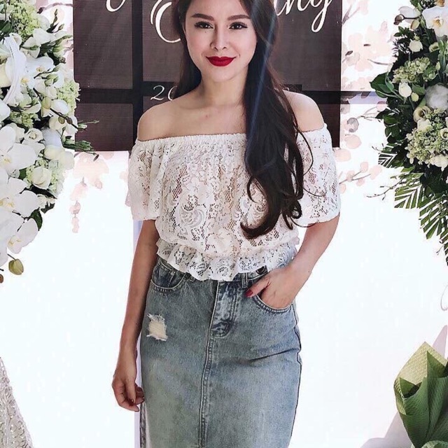 Áo ren trễ vai peplum